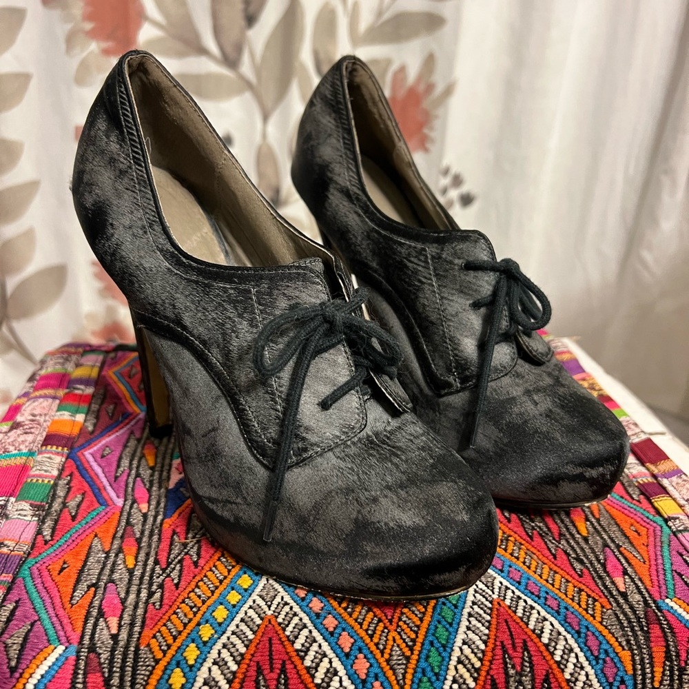 Lace-up Heels - Picture 5 of 6